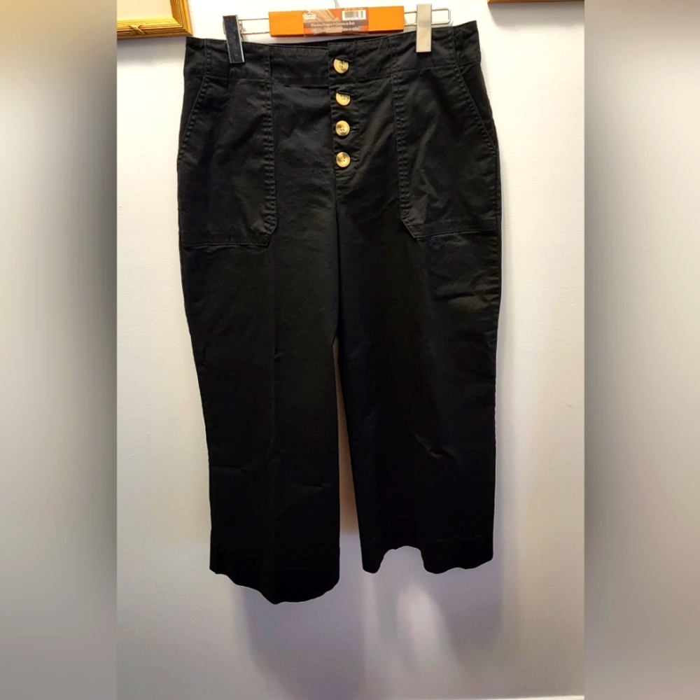 I have three black pants 👖
